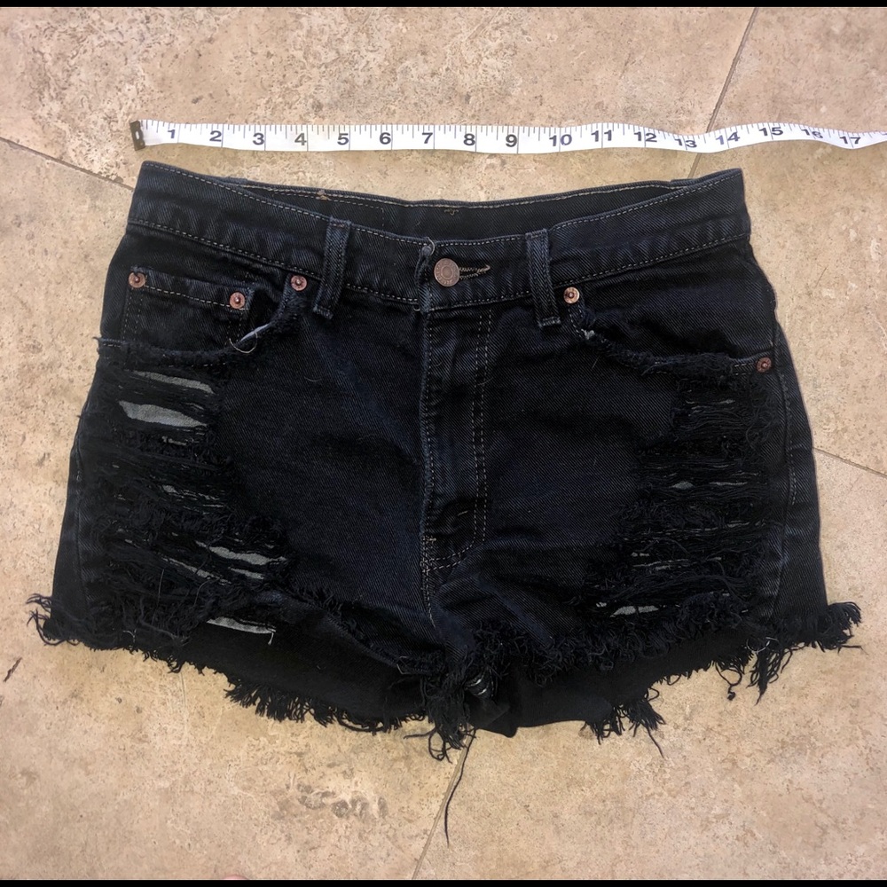 VINTAGE LEVI DISTRESSED SHORTS BLACK